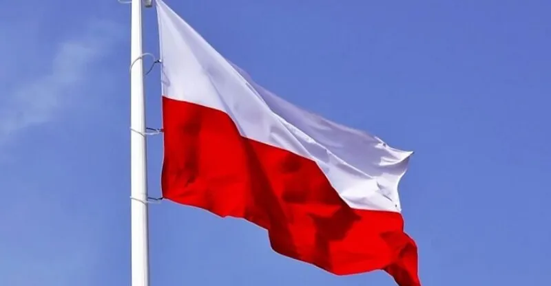 بولندا تتهم روسيا بشن "حرب هجينة" على أوروبا