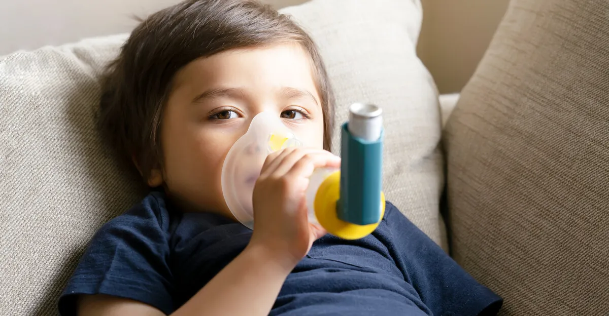 ملونات الأطعمة والحلويات خطر صامت يفاقم الربو عند الأطفال