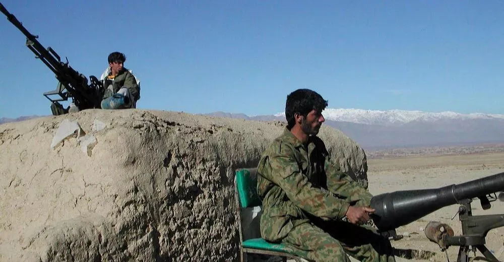 أفغانستان تنفذ ضربات انتقامية ضد مواقع باكستانية على طول خط دوراند