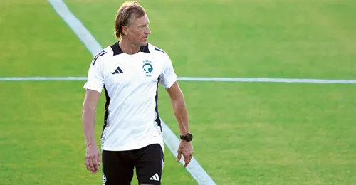 رينارد يستعرض للاعبيه نقاط ضعف المنتخب العراقي قبيل المواجهة المرتقبة