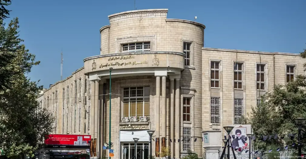 محكمة إيرانية تدين فرنسيين بثلاث تهم منها التجسّس