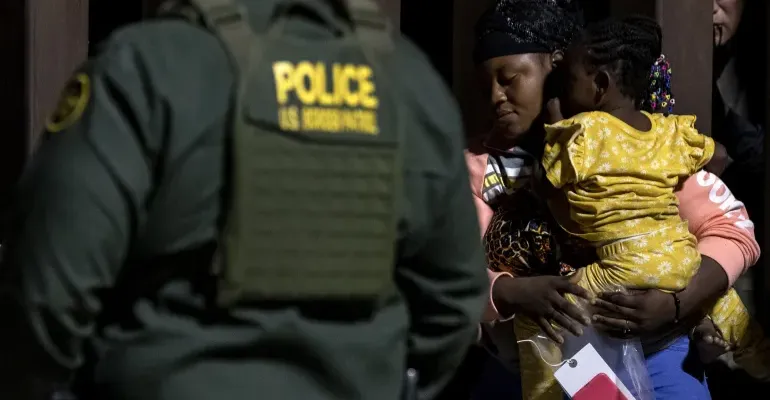 واشنطن ترحل دفعة جديدة من 14 مهاجراً إلى غانا