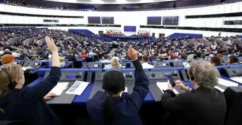 ‏شبكة سرية تكشف عن "فساد مالي" لعشرات النواب في الاتحاد الأوروبي
