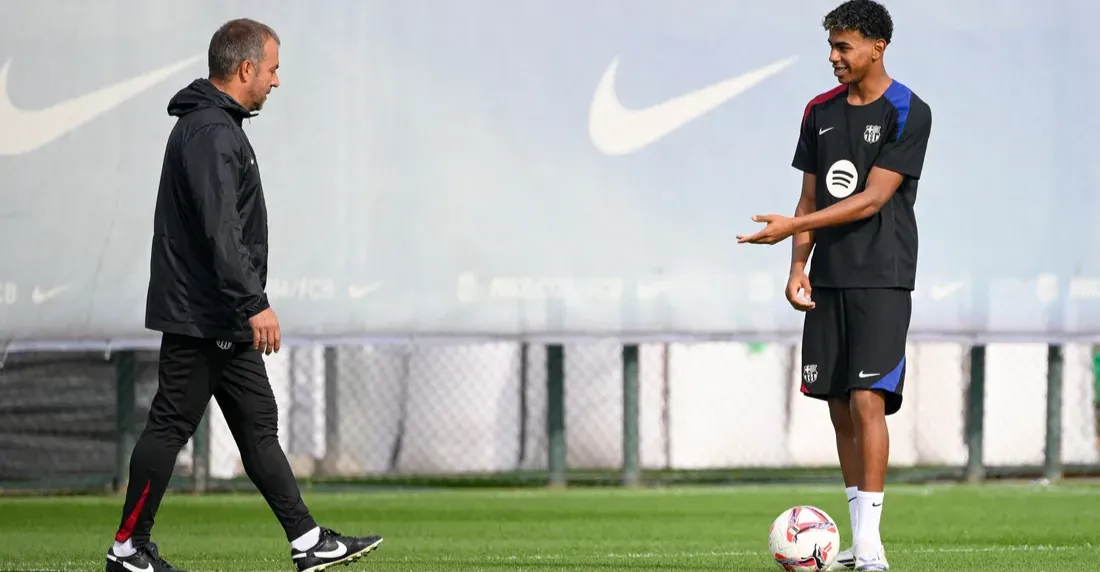 انفجار أزمة داخل برشلونة بين فليك والإدارة بسبب نجم الفريق