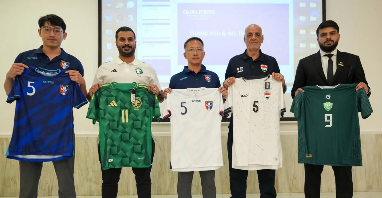 المنتخب العراقي لكرة الصالات بالطقم الأبيض في مواجهة باكستان