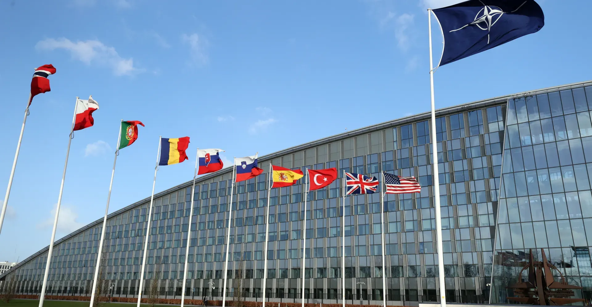 الناتو يزود أوكرانيا بمدافع تعود إلى الحرب العالمية الثانية