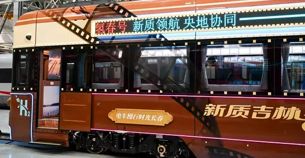 إطلاق أول قطار صيني يعمل بالهيدروجين