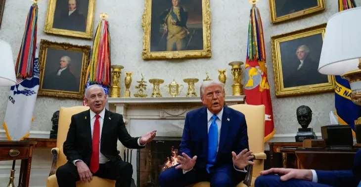 انسحاب إسرائيل ونزع سلاح حماس يهددان اتفاق ترمب في غزة