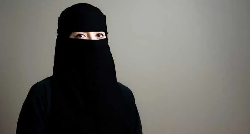 پەرلەمان پورتوگال دەنگ دەێد ئەرا قەیەغەکردن رویپووشی لە شوینە گشتییەیل