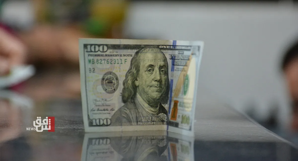 Iraqs foreign exchange reserves fell by more than 2 billion in one month