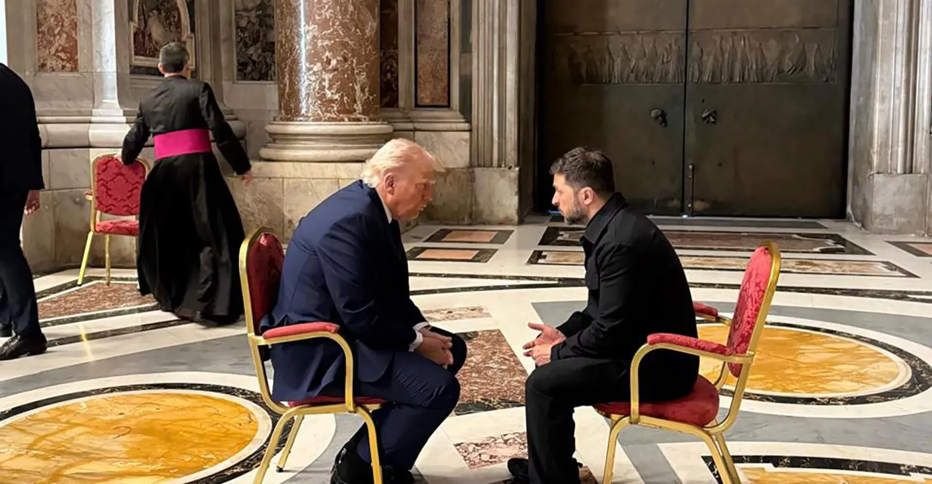 توتر في البيت الأبيض.. صحيفة تكشف كواليس لقاء ترمب وزيلينسكي