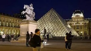 Louvre reopens after €88M royal jewels heist