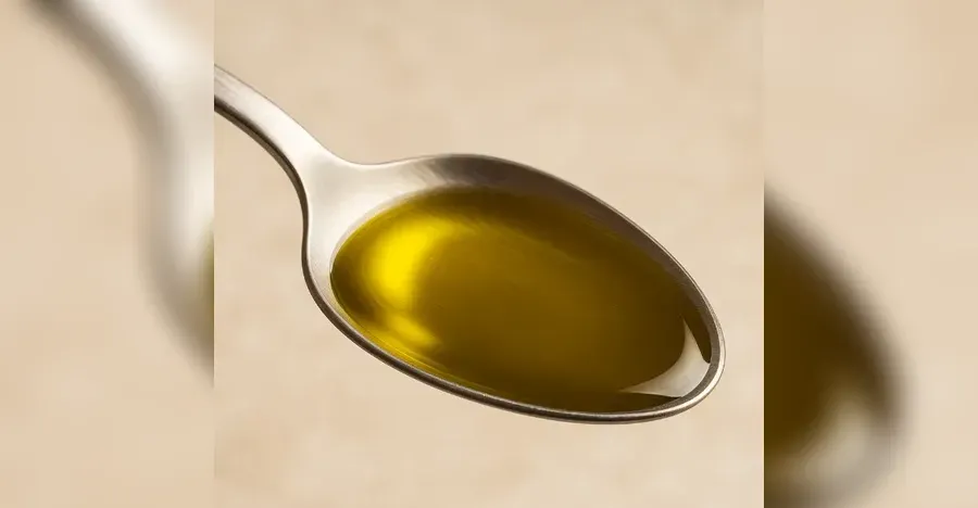 ما تأثير ملعقة من زيت الزيتون يومياً عليك؟