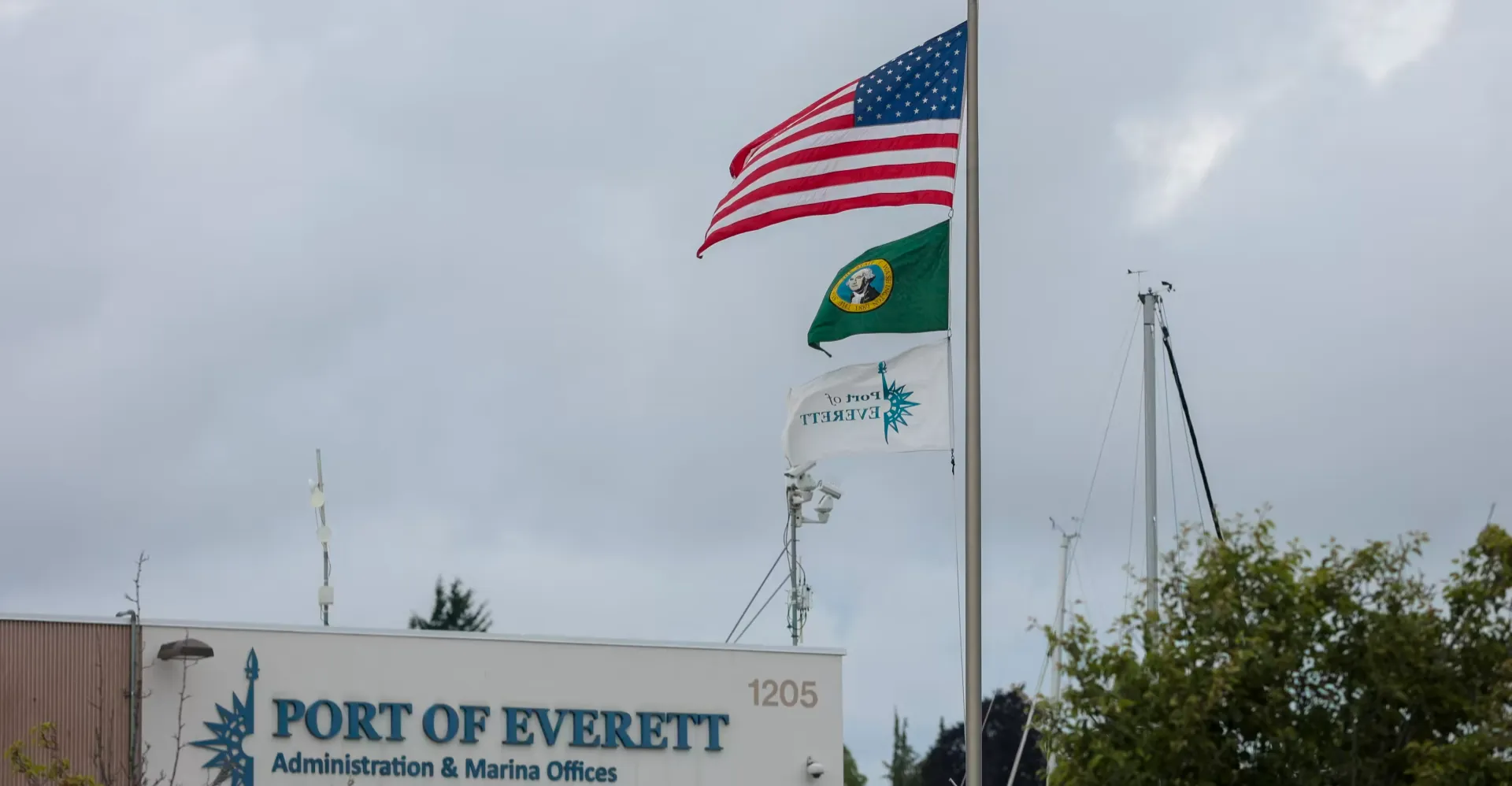 أميركا.. إطلاق النار على مركبة حاولت دخول قاعدة لخفر السواحل