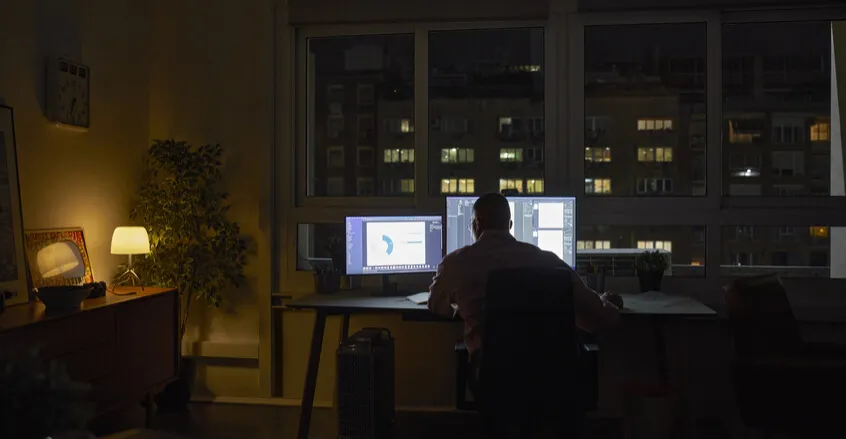 ما علاقة العمل الليلي والقولون العصبي؟.. دراسة تجيب