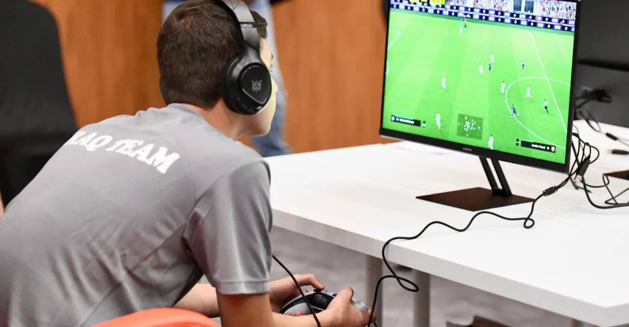 شاب عراقي يتصدر بطولة الألعاب الإلكترونية الآسيوية