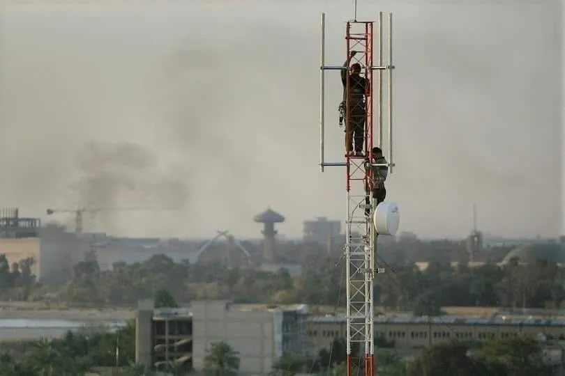 Telecom debts cover half of Iraq’s salaries, MP says