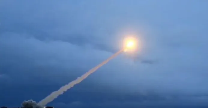 بوتين يعلن نجاح صاروخ روسي نووي.. وترمب يعلق: هم لا يلعبون معنا