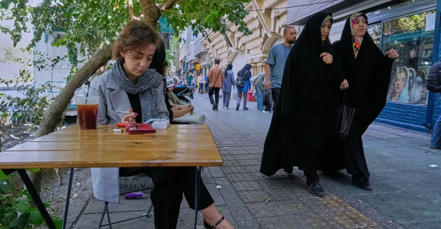 سياسي إيراني: تنفيذ قانون الحجاب قد يطيح بالنظام الحاكم في طهران