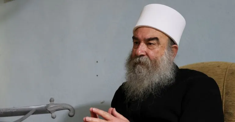 "الاستقلال التام".. تصريحات الهجري تثير جدلاً واسعاً في السويداء