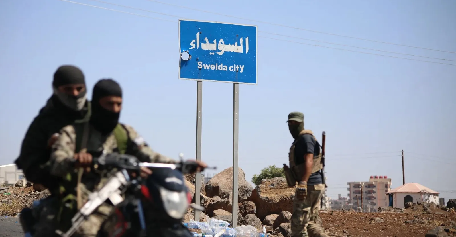 سوريا.. قتلى وجرحى باستهداف حافلة على طريق دمشق السويداء