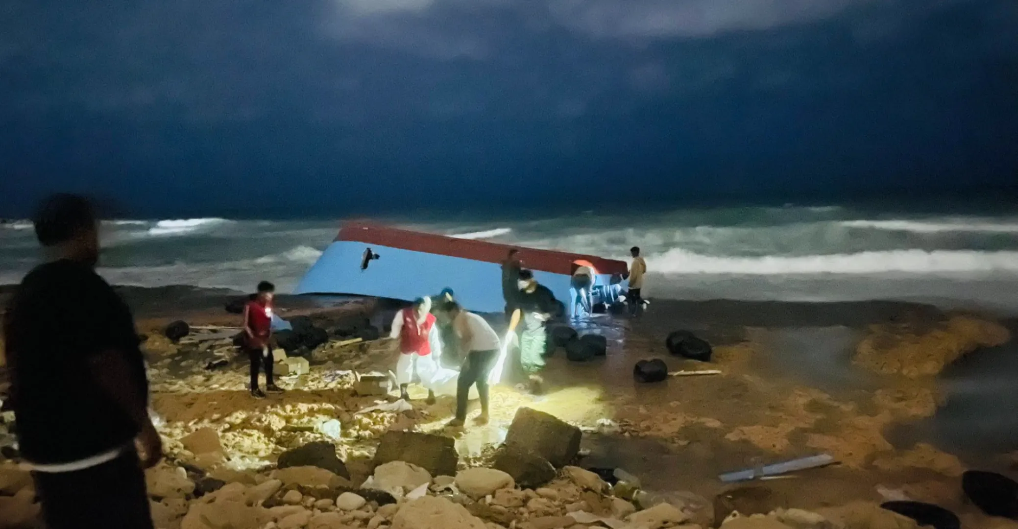 +15 killed as migrant boat sinks off Libya