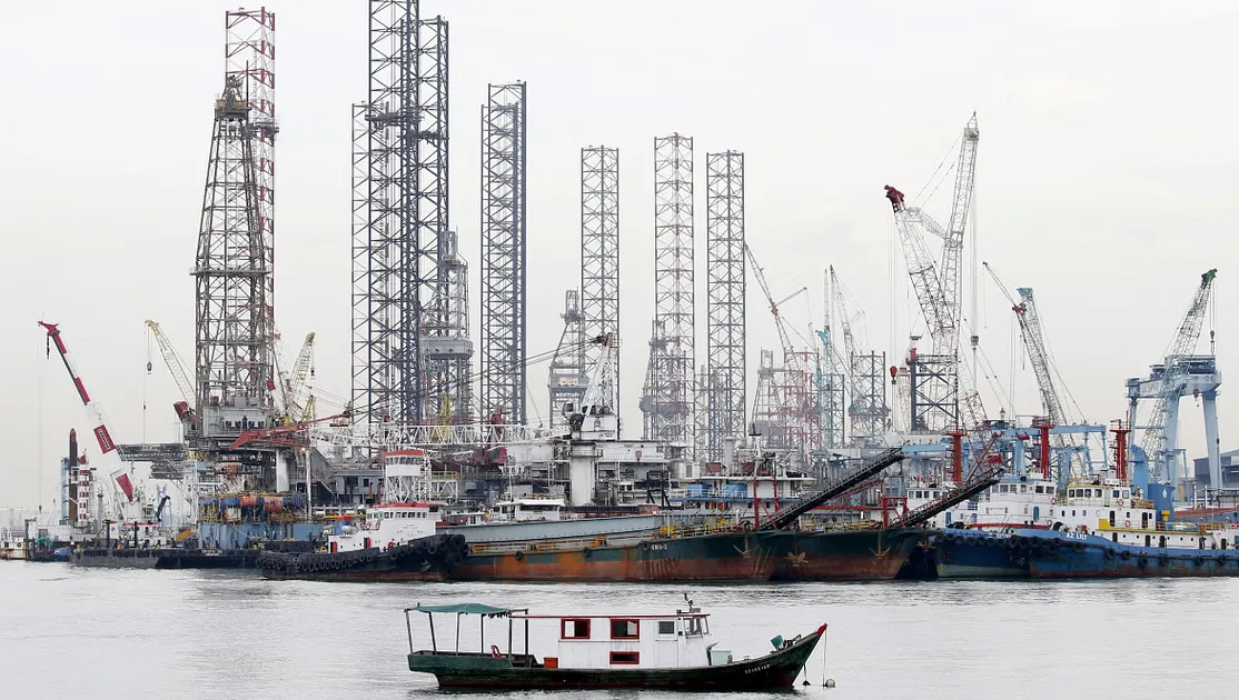 Crude holds ground ahead of US–China trade outcome