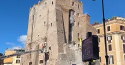 انهيار برج تاريخي في روما.. وموسكو تعقب بسخرية (فيديو)