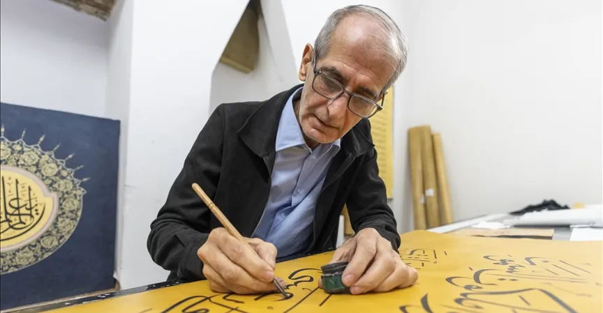 استغرق 6 سنوات .. عراقي يخط أكبر مصحف بالعالم