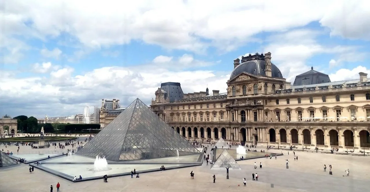 مستندات سرية تكشف عن "فضائح" في سرقة متحف اللوفر