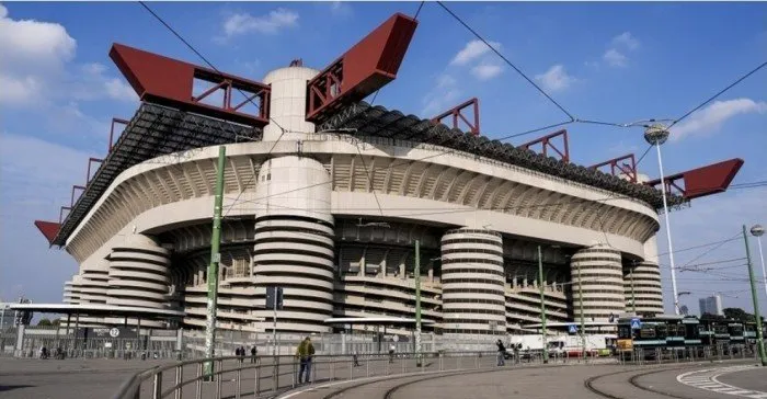 ميلان وأنتر.. الشقيقان الإيطاليان المتنافسان يشتركان بملعب جديد