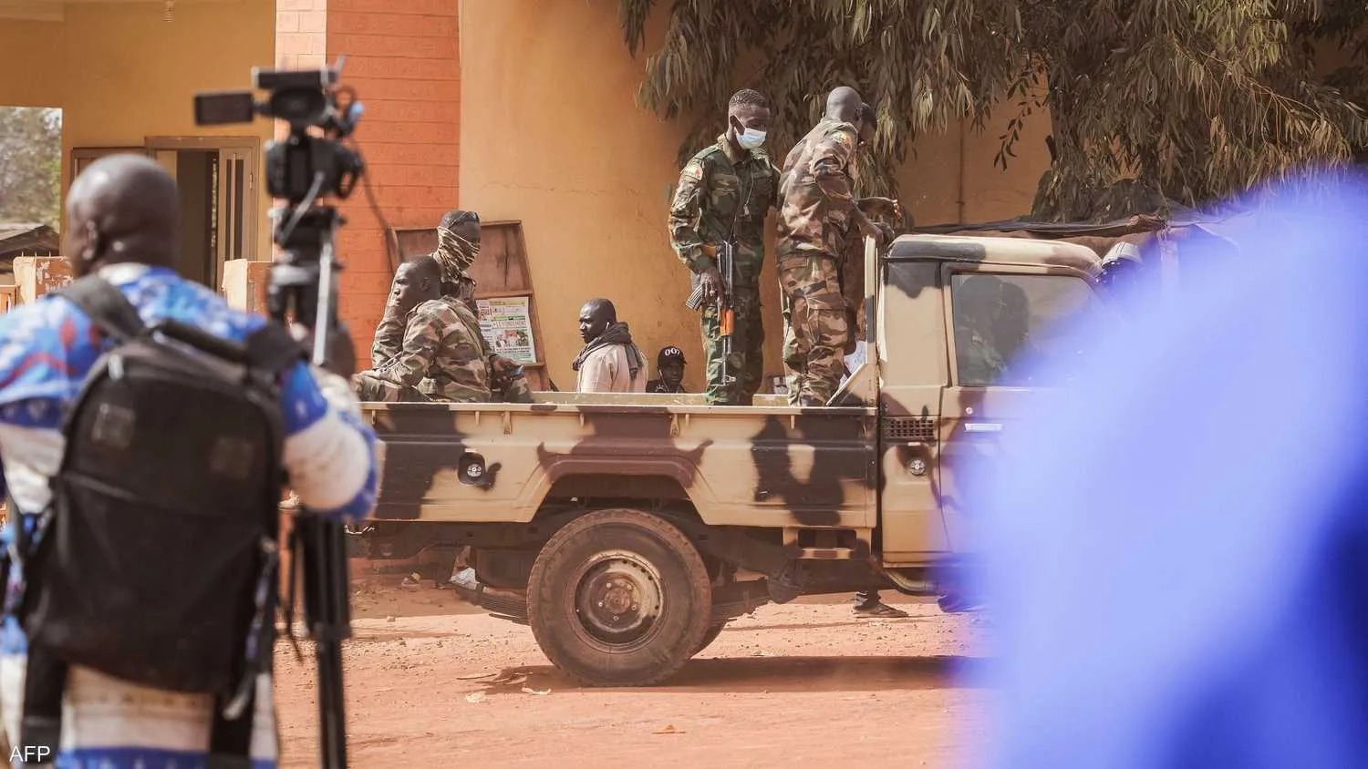 مالي.. فرنسا توصي رعاياها بالمغادرة وجبهة التحرير تترقب "لحظة الحسم"