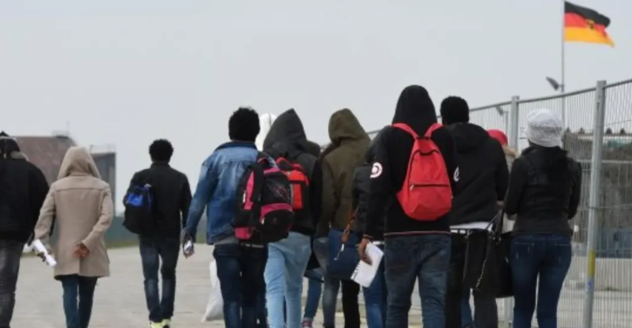 Syrian arrivals in Germany plunge nearly 50%