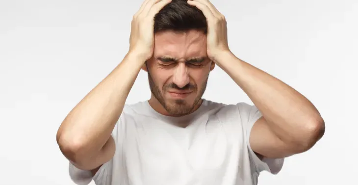 المسكنات.. السبب الخفي وراء الصداع المزمن