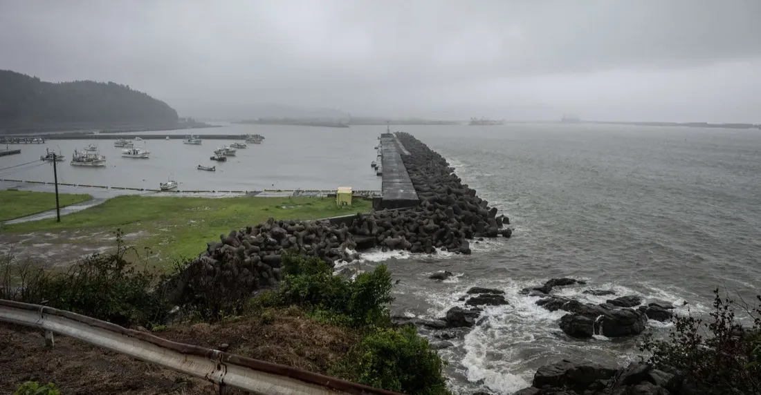 زلزال بقوة 6.7 يضرب اليابان وتحذير من "تسونامي"