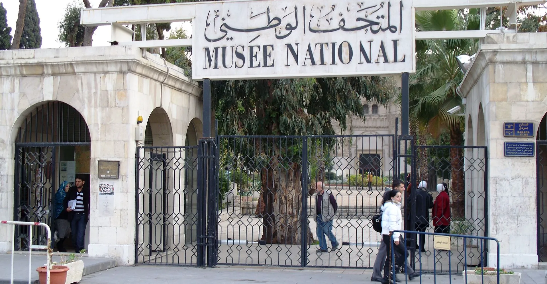 المتحف السوري يعلن سرقة ستة تماثيل ذهبية أثرية