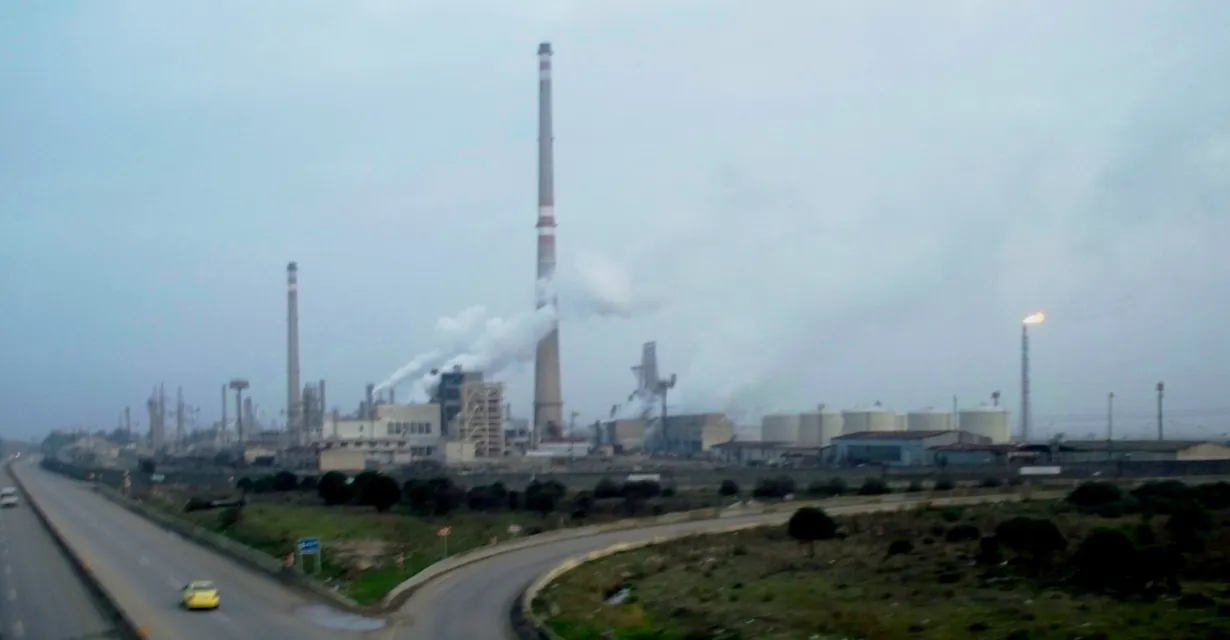 سوريا.. تحويل مصفاة نفطية بحمص إلى منطقة سكنية