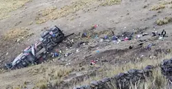 البيرو.. مصرع وإصابة 55 شخصاً في حادث مأساوي (فيديو)