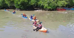 3 قتلى و20 مفقوداً بانهيارات أرضية في إندونيسيا