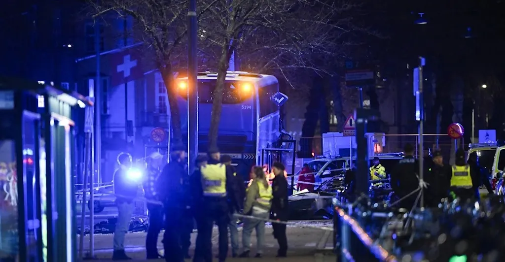 السويد.. قتلى ومصابون في اصطدام حافلة بمحطة للركاب