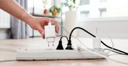 لا تترك شاحنك موصولاً .. خطر الحريق يتضاعف دون أن تشعر