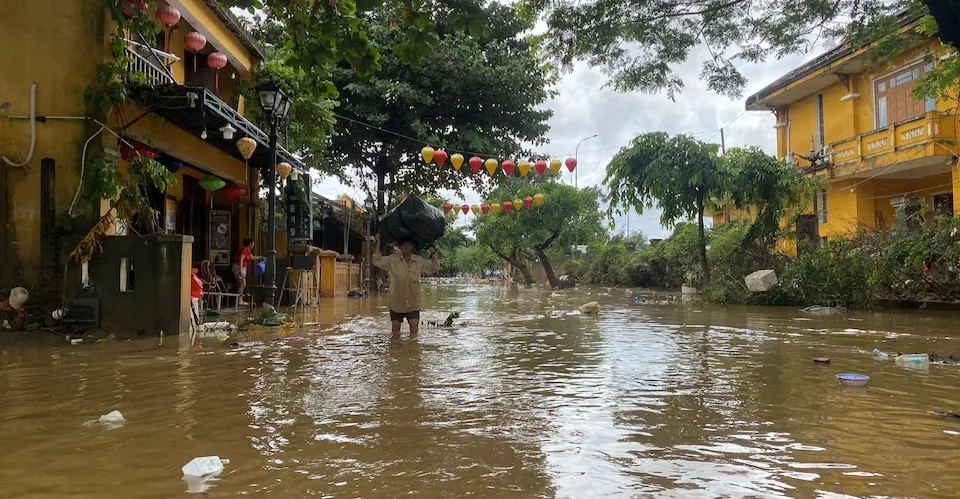 فيضانات فيتنام تودي بحياة 8 أشخاص وتعرقل موسم حصاد البن