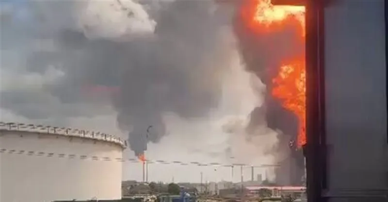 حريق هائل في منشآت نفطية شرق فنزويلا (فيديو)
