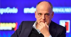 تيباس مُطارد.. رئيس رابطة الدوري الإسباني أمام القضاء بسبب برشلونة