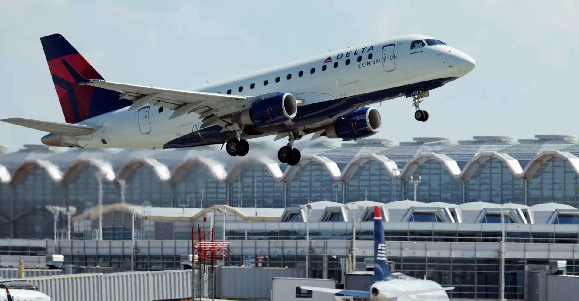 تحذير أميركي لشركات الطيران من مخاطر التحليق فوق فنزويلا