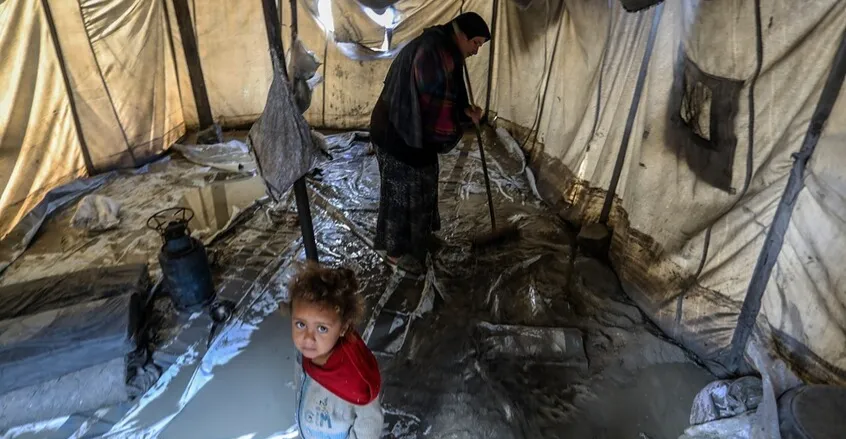 Heavy rains batter Gaza camps