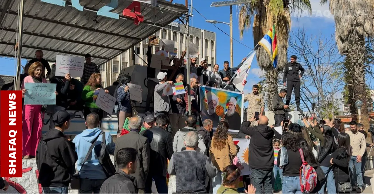سوريا.. وقفة تضامنية في السويداء دعما للحراك العلوي في الساحل وحمص