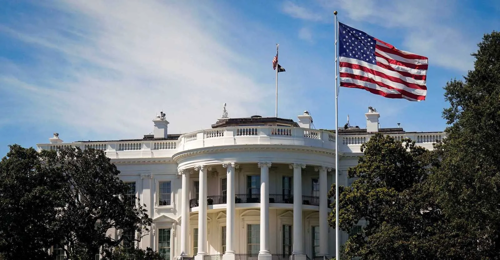 US tightens security, reviews vetting after DC attack