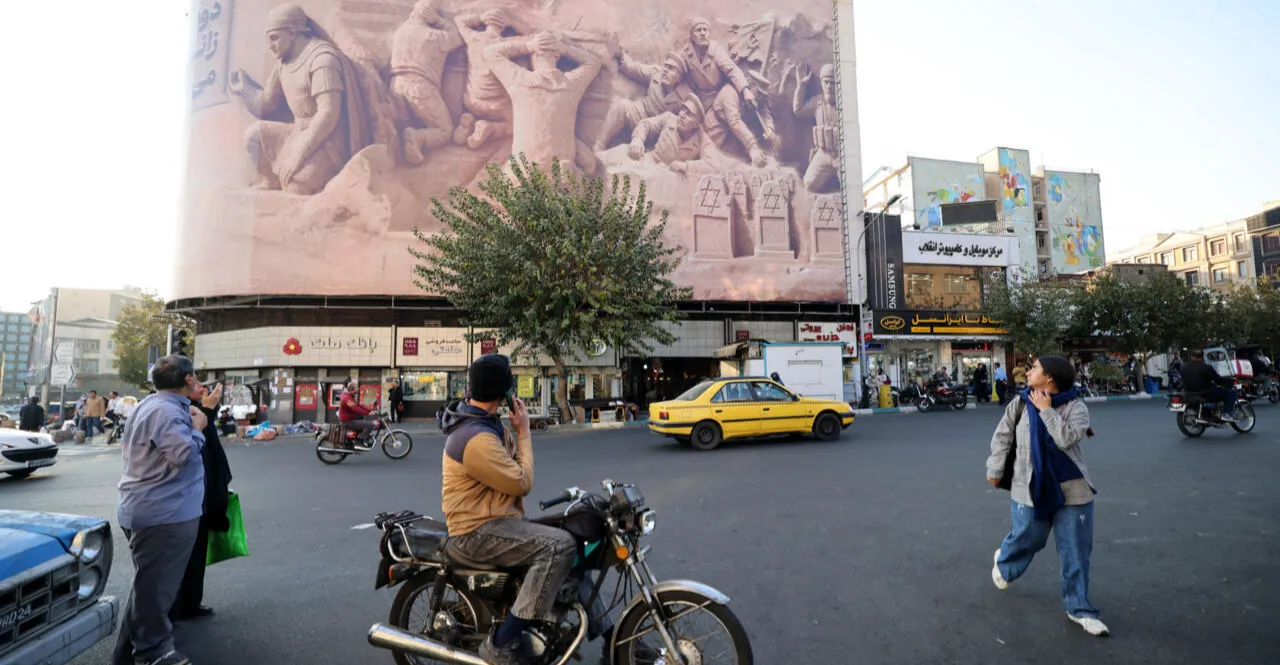 إيران في المنطقة.. تقرير فرنسي يستعرض قوة موطئ قدمها بالعراق