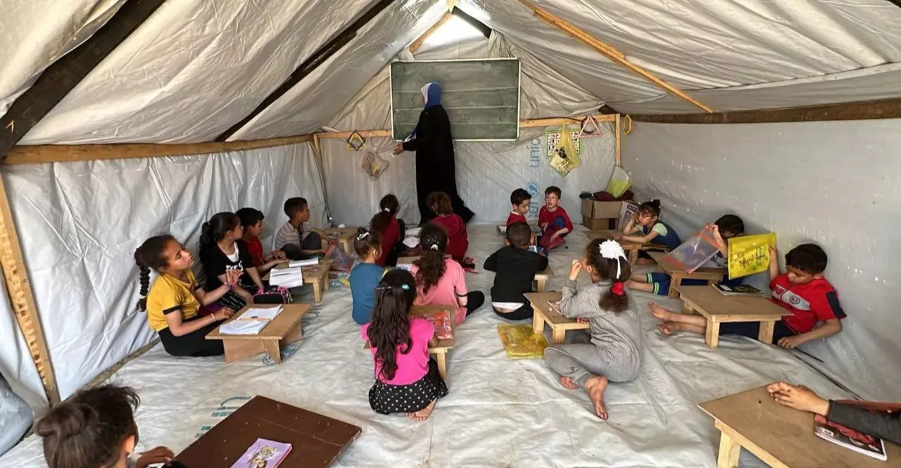 غزة.. 9300 طفل في سباق مع الموت